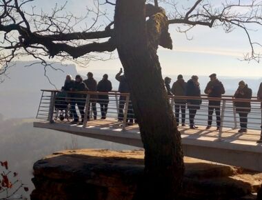 die neue Aussichtsplattform auf der Bastei bietet einen spektakulären Blick in das Elbsandsteingebirge