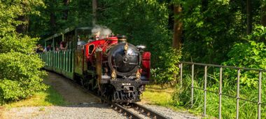 Freizeitaktivitäten » Mit der Parkeisenbahn durch den Großen Garten