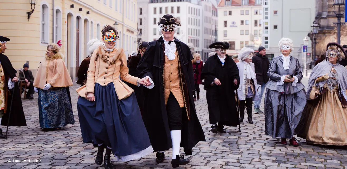 Ein Tag voller Maskerade und Kultur in Dresden