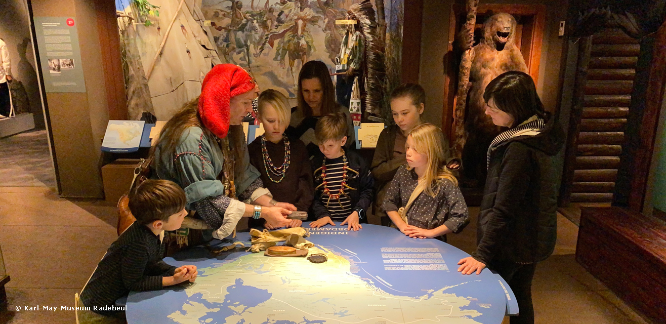 Bei einer Führung für Kinder im Karl – May – Museum Radebeul gibt es viel zu entdecken.