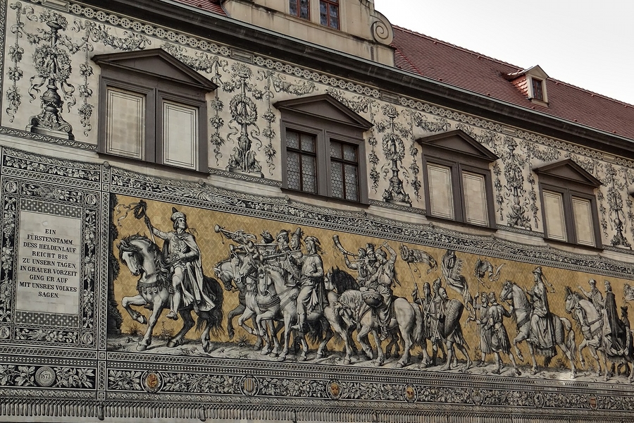 Der Fürstenzug » 101 Meter langes Wandbild aus Meissener Porzellankacheln
