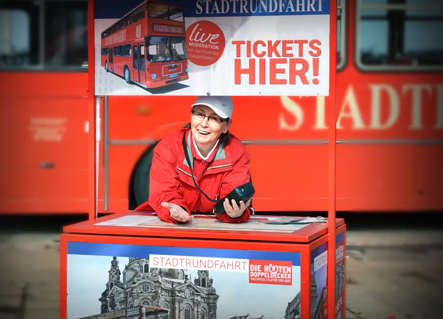 Karina - Verkäuferin bei der Stadtrundfahrt Dresden