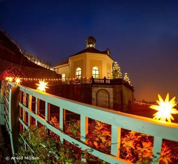 Stadtrundfahrt Dresden - Weihnachtliche Stimmung auf Schloss Wackerbarth zum Manufakturzauber